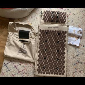 Zen Guru acupressure mat & pillow set NEW & CLEAN
